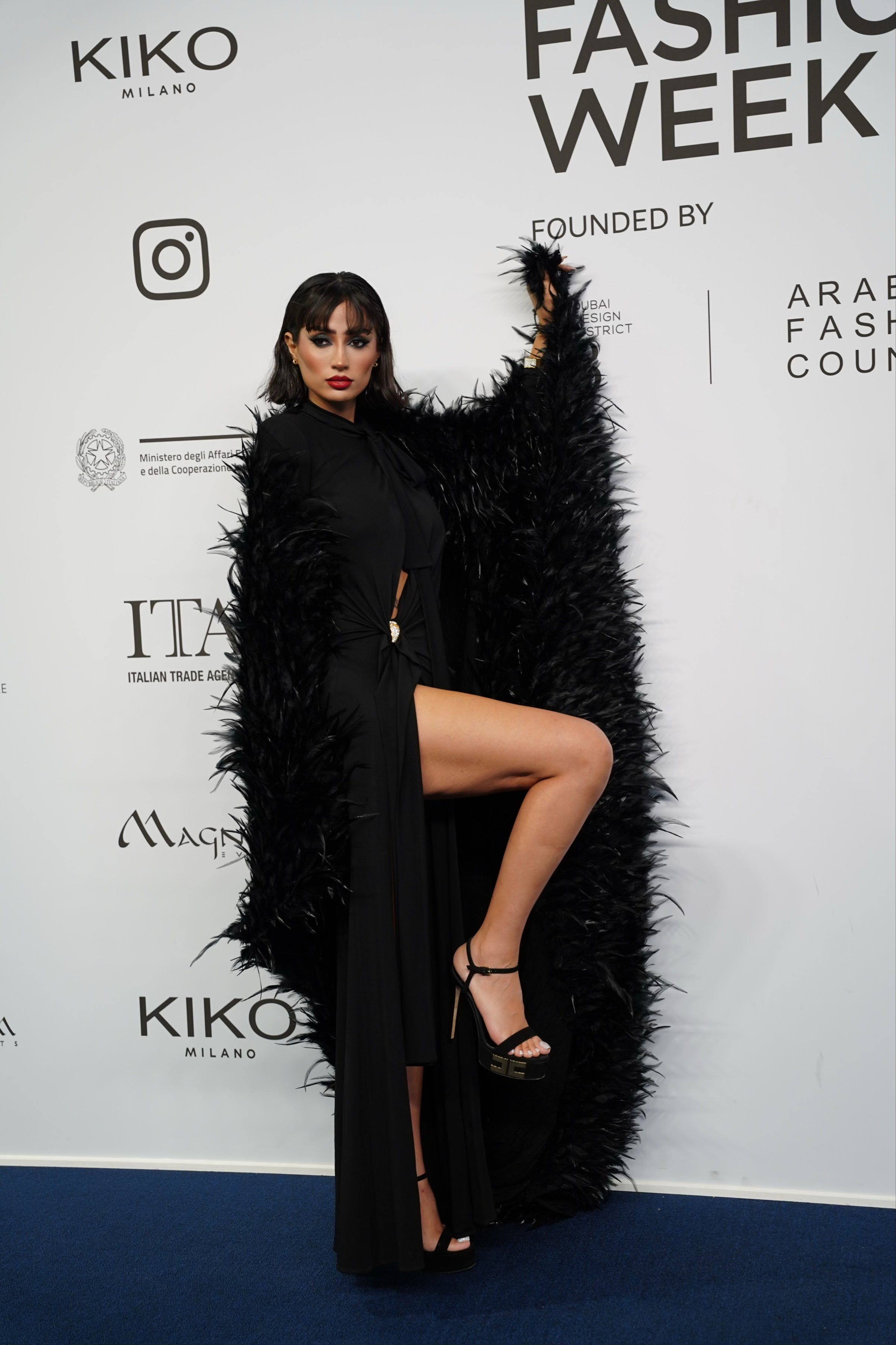 Feather Drama & Elegance